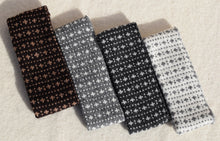 Load image into Gallery viewer, Headband with faroese pattern: the hen's poke