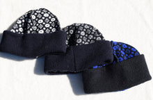 Load image into Gallery viewer, Beanies with the faroese pattern: Crown and the Goose Eye