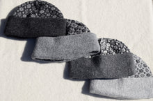 Load image into Gallery viewer, Beanies with the faroese pattern: Crown and the Goose Eye