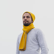 Load image into Gallery viewer, Scarf with tag