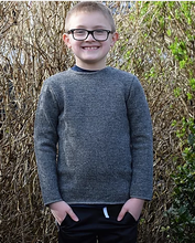 Load image into Gallery viewer, Einkult grá troyggja við lynlási á øksluni