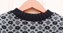 Load image into Gallery viewer, Charming sweater with faroese pattern

