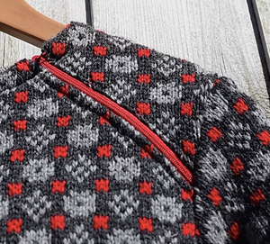 Sweater with shoulder zipper (model 359)