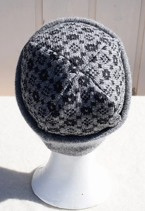 Beanies with the faroese pattern: Crown and the Goose Eye