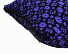 Load image into Gallery viewer, Violet og svørt púta