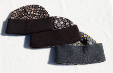 Load image into Gallery viewer, Beanies with the faroese pattern: Crown and the Goose Eye
