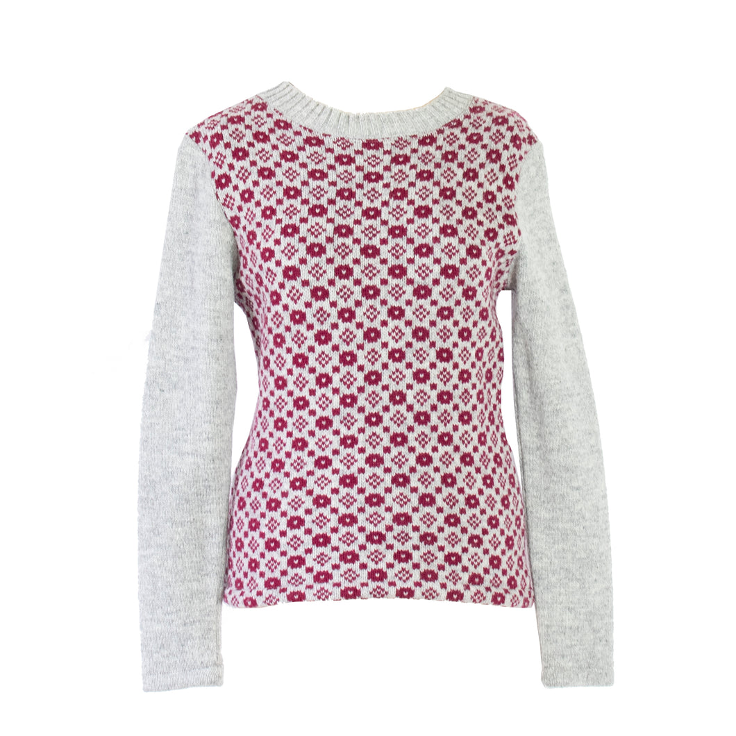 Slim sweater with collar and pattern on body