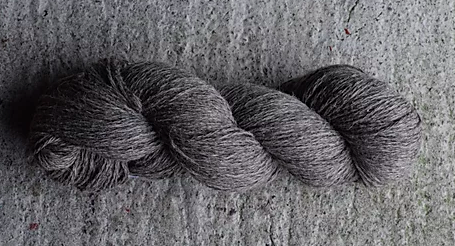 Dark grey faroese yarn