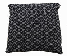 Load image into Gallery viewer, Grey pillow case with faroese pattern
