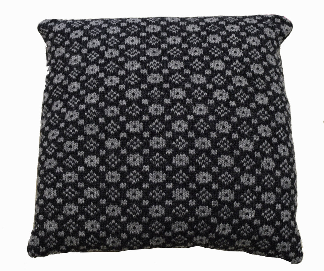 Grey pillow case with faroese pattern